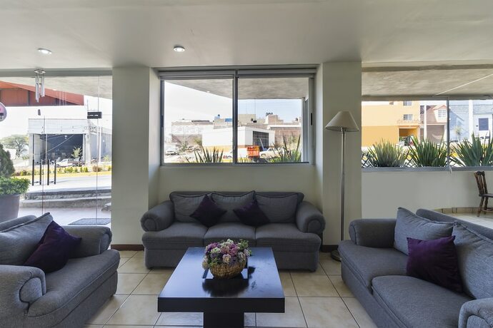 Imagen general del Hotel Capital O Plaza Galindo. Foto 10