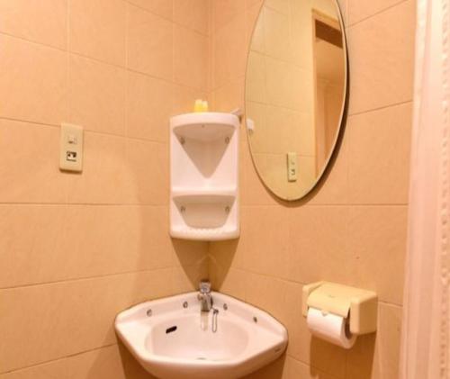 Imagen de la habitación del Hotel Capital O Siwah. Foto 19