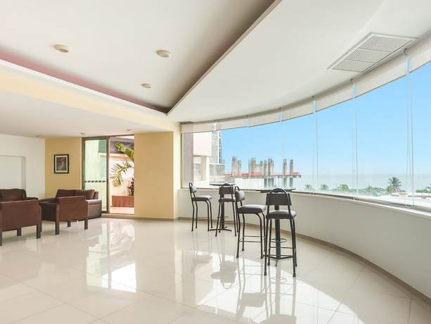 Imagen del bar/restaurante del Hotel Capital O Veracruz Suites. Foto 2