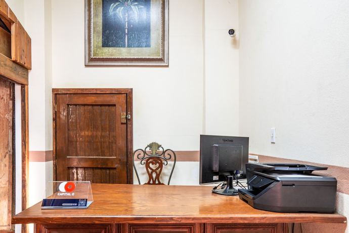 Imagen de los interiores del Hotel Capital O Villa Azura. Foto 17