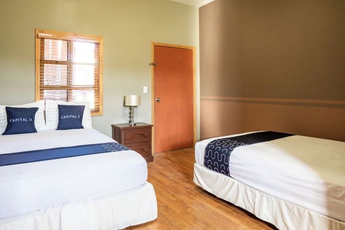 Imagen de la habitación del Hotel Capital O Villa Azura. Foto 8