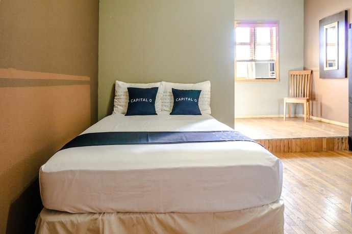 Imagen de la habitación del Hotel Capital O Villa Azura. Foto 14