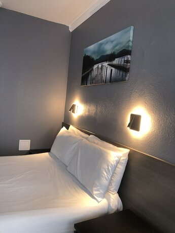 Imagen de la habitación del Hotel Capital One. Foto 14