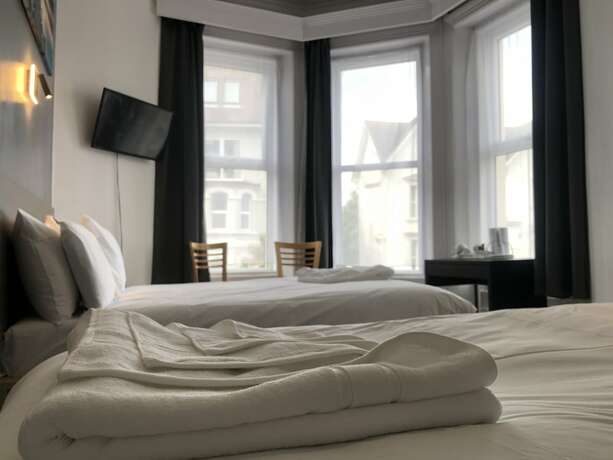 Imagen de la habitación del Hotel Capital One. Foto 15