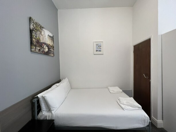 Imagen de la habitación del Hotel Capital One. Foto 20
