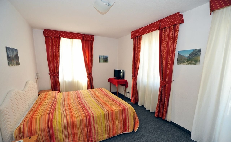 Imagen de la habitación del Hotel Capitani. Foto 16