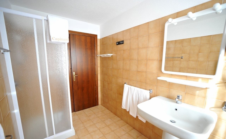 Imagen de la habitación del Hotel Capitani. Foto 17