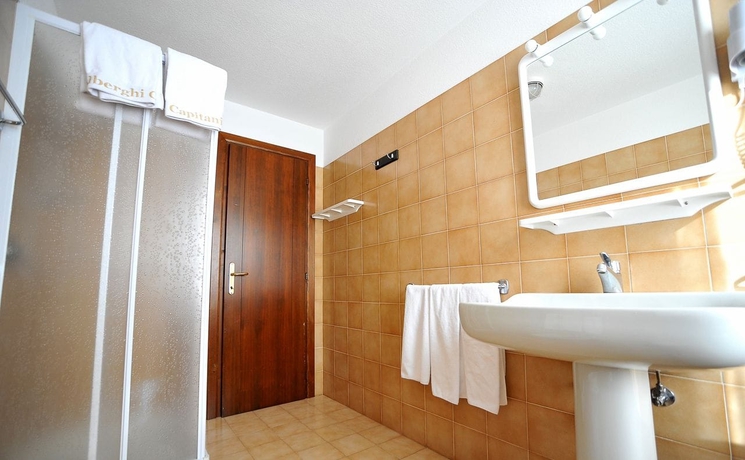 Imagen de la habitación del Hotel Capitani. Foto 18