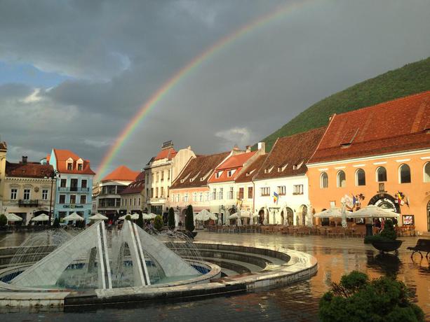 Imagen de los exteriores del Hotel Capitol, Brasov. Foto 4
