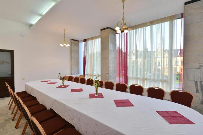 Imagen de los interiores del Hotel Capitol, Brasov. Foto 8