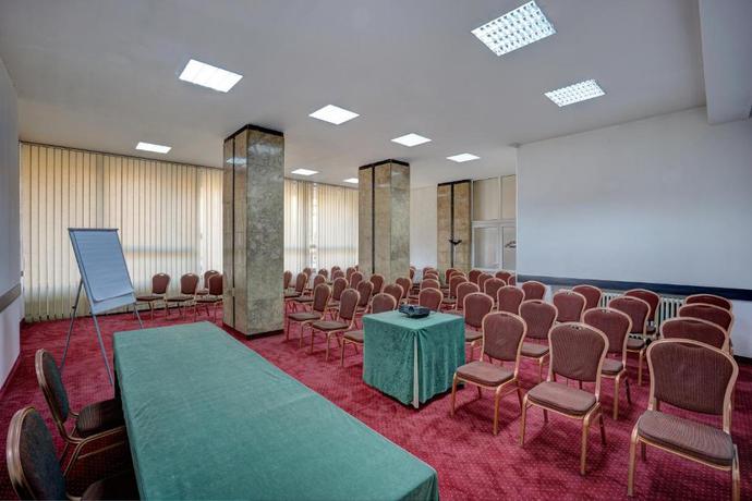 Imagen de los interiores del Hotel Capitol, Brasov. Foto 9