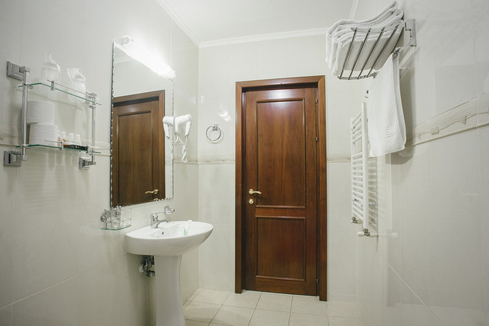 Imagen de los interiores del Hotel Capitol Iasi. Foto 5