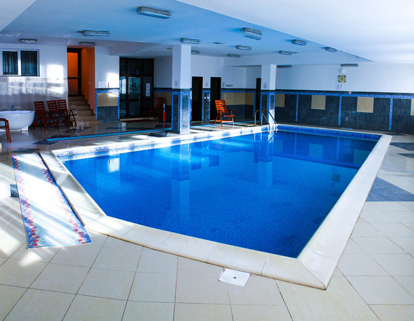 Imagen de la piscina del Hotel Capitol Iasi. Foto 6