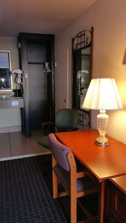 Imagen de los interiores del Hotel Capitol Inn And Suites. Foto 20