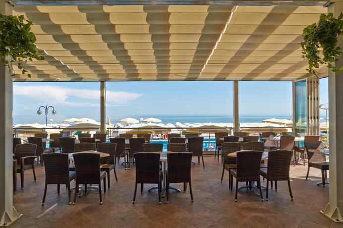 Imagen de los exteriores del Hotel Capitol, Lido Di Jesolo. Foto 7