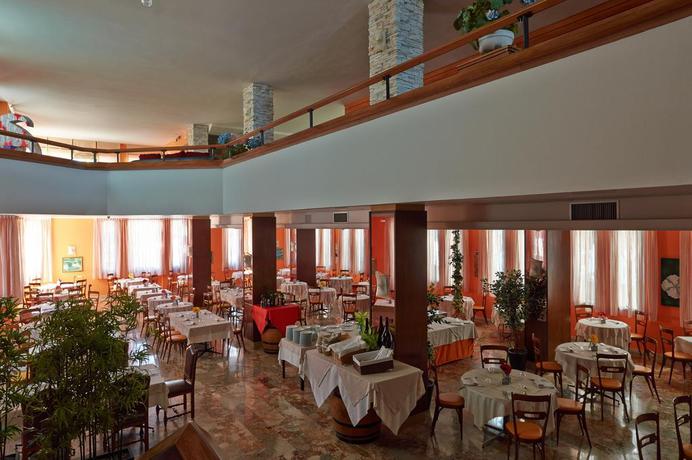 Imagen del bar/restaurante del Hotel Capitol, Lido Di Jesolo. Foto 2