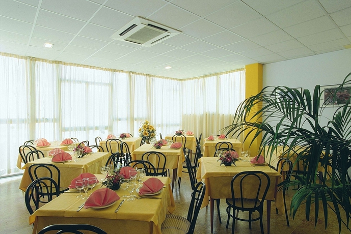 Imagen del bar/restaurante del Hotel Capitol, Pesaro. Foto 5
