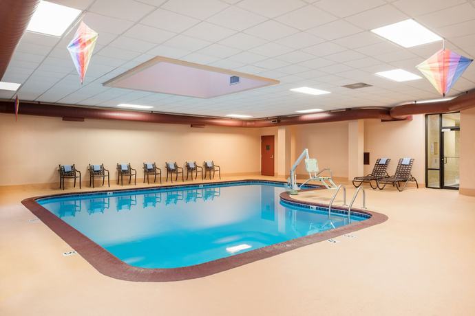 Imagen de la piscina del Hotel Capitol Plaza Jefferson City. Foto 20
