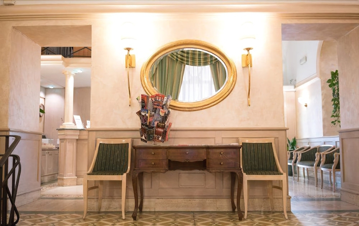 Imagen de los interiores del Hotel Capitol, Termini. Foto 15