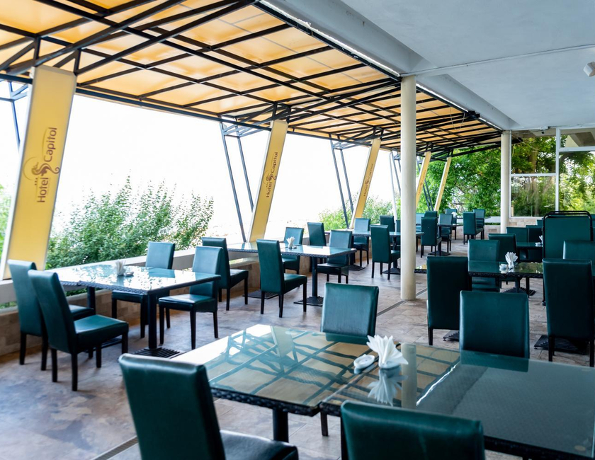 Imagen del bar/restaurante del Hotel Capitol, VENUS - SATURN. Foto 4