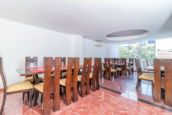 Imagen del bar/restaurante del Hotel Capitolio del Llano. Foto 2