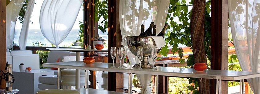 Imagen del bar/restaurante del Hotel Capo Bay. Foto 6