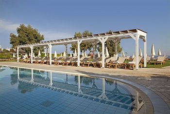 Imagen de la piscina del Hotel Capo Bay. Foto 16