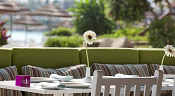 Imagen del bar/restaurante del Hotel Capo Bay. Foto 7