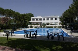 Imagen de la piscina del Hotel Capo Circeo. Foto 16