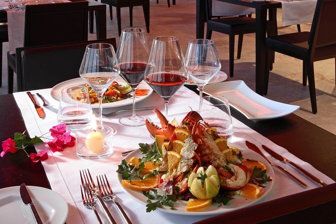 Imagen del bar/restaurante del Hotel Capo Dei Greci Taormina Coast Resort and Spa. Foto 10