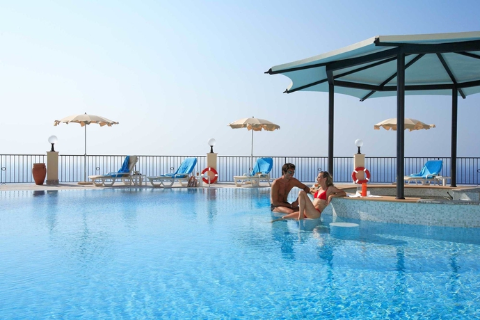Imagen de la piscina del Hotel Capo Dei Greci Taormina Coast Resort and Spa. Foto 15