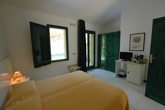 Imagen de la habitación del Hotel Capo Di Stella. Foto 4