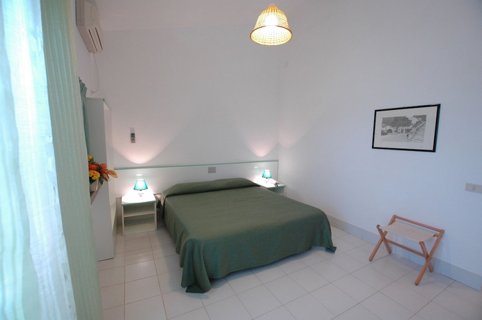 Imagen de la habitación del Hotel Capo Di Stella. Foto 9