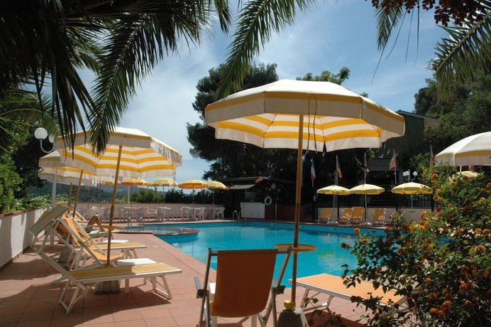 Imagen de la piscina del Hotel Capo Di Stella. Foto 19