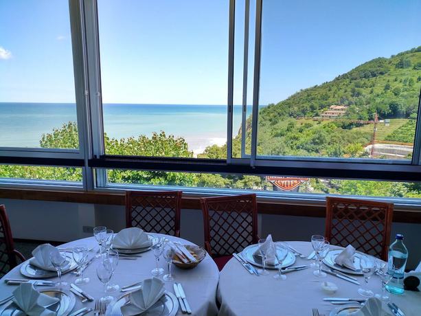 Imagen del bar/restaurante del Hotel Capo Est. Foto 6