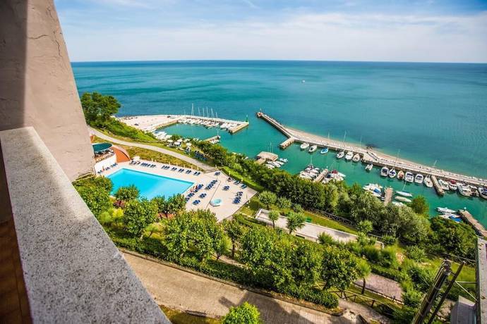 Imagen general del Hotel Capo Est. Foto 2