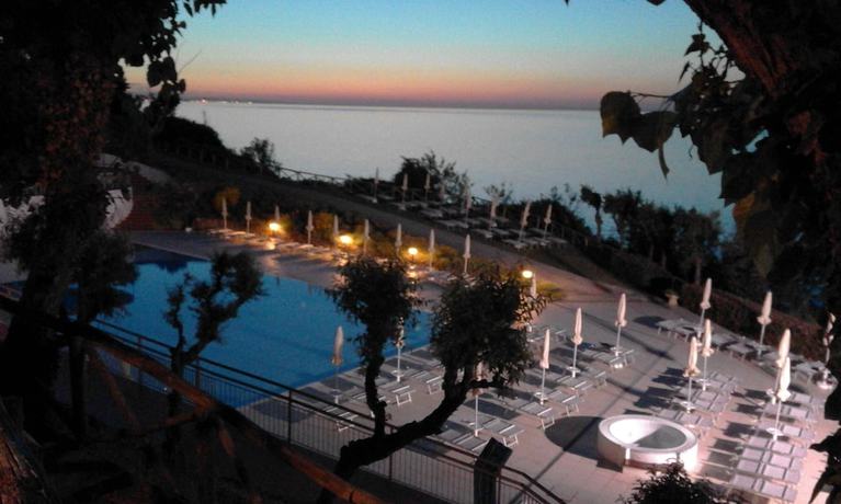 Imagen de la piscina del Hotel Capo Est. Foto 19