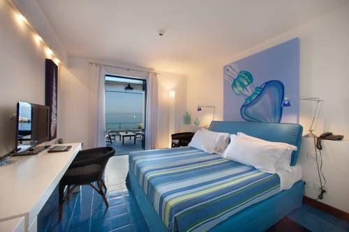Imagen de la habitación del Hotel Capo La Gala and Wellness. Foto 4