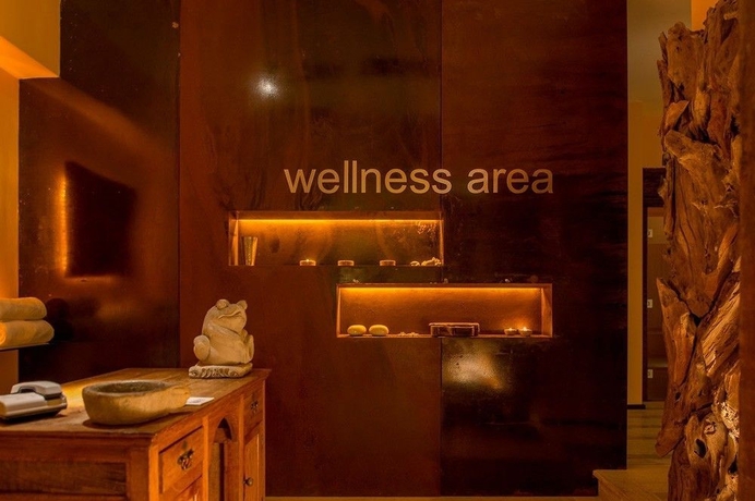 Imagen de la piscina del Hotel Capo San Vito. Foto 13