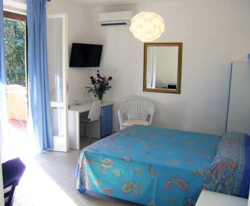 Imagen de la habitación del Hotel Capo Sud. Foto 13