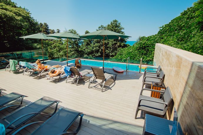 Imagen de la piscina del Hotel Capo Verde Batumi. Foto 20