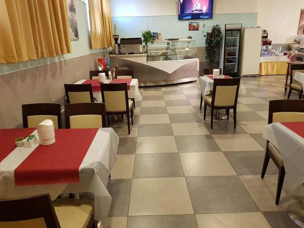 Imagen del bar/restaurante del Hotel Capodichino International. Foto 8