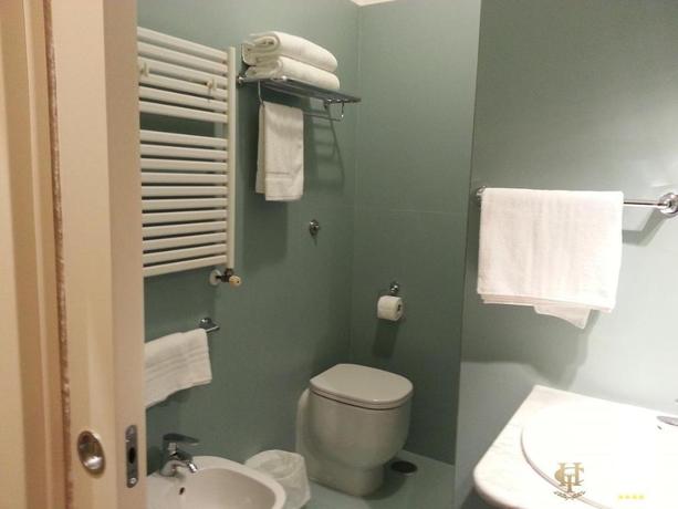 Imagen de la habitación del Hotel Capodichino International. Foto 16