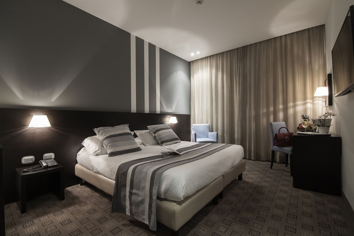 Imagen de la habitación del Hotel Capolago. Foto 13