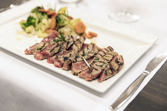 Imagen del bar/restaurante del Hotel Capolago. Foto 6