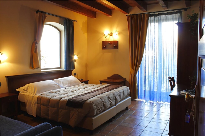 Imagen de la habitación del Hotel Capomulini Dimora Storica. Foto 15