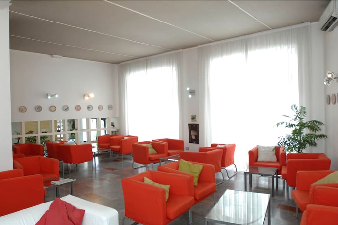 Imagen del bar/restaurante del Hotel Caporal. Foto 2