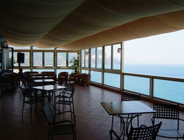 Imagen del bar/restaurante del Hotel Caposkino Park. Foto 8