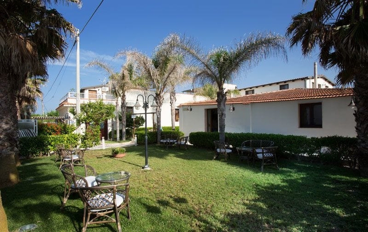 Imagen de los exteriores del Hotel Caposud Residence Beach Club. Foto 14