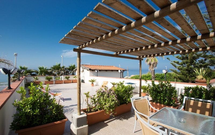 Imagen de los exteriores del Hotel Caposud Residence Beach Club. Foto 18